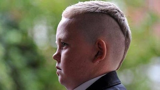 Colegio británico mandó a un chico a su casa porque se cortó el pelo como el "Kun" Agüero