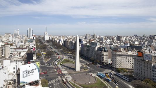Paso a paso: cómo fue el proceso para hacer “desaparecer” la punta del Obelisco