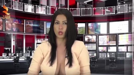 La joven que consiguió trabajo en la TV gracias a su escote