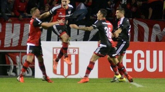 Newell's derrotó por 2-0 a Estudiantes en La Plata