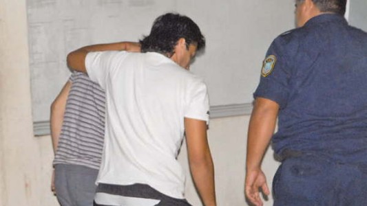Se arrojó de auto para escapar del ex novio tras ser violada y golpeada