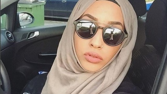 Marca de ropa europea contrata a modelo con velo islámico