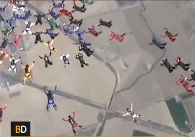 Paracaidistas rompen récord mundial