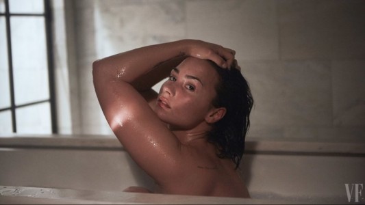 Demi Lovato, desnuda y sin maquillaje para Vanity Fair