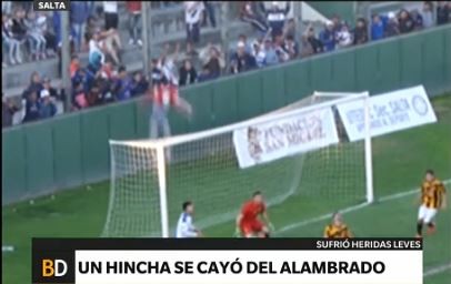 Un hincha se cayó del alambrado
