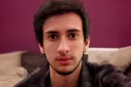 Video: la nena transexual que se transformó en hombre en 1.400 selfies