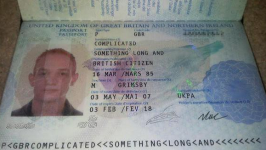 Legalmente se cambió el nombre a "Algo Largo y Complicado" pero Facebook lo bloqueó