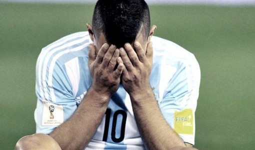 Agüero se perderá siete partidos en el Manchester City por el desgarro