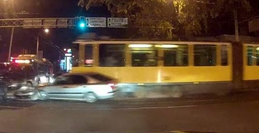 Un tranvía sin conductor chocó a 14 vehículos