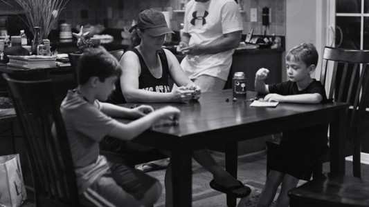 Las fotos que demuestran lo ridículo que es mirar todo el día el celular