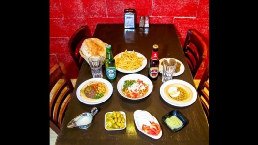 Un bar israelí ofrece un 50% de descuento para aquellos judíos y palestinos que coman juntos