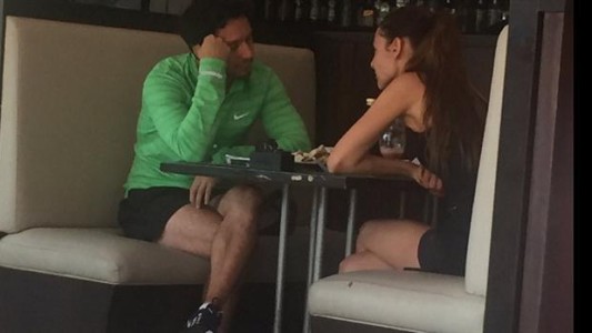 Pampita y Vicuña, cara a cara en un bar