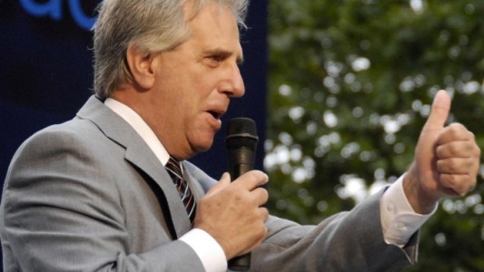 Tabaré Vázquez le salvó la vida a una pasajera en un vuelo a Francia