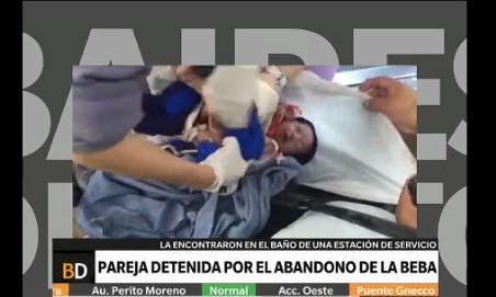 La beba abandonada en una estación de servicio evoluciona y se alimenta sin dificultades