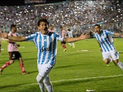 Con una goleada Atlético de Tucumán volvió a primera