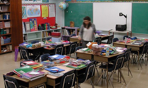 El problema de matemáticas que indigna: "¿Cuántos sirios debes lanzar al agua para que flote la barca?"