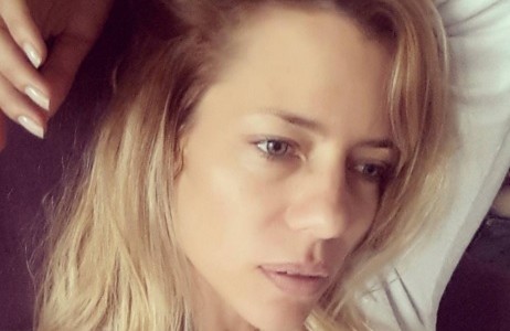 Nicole Neumann se animó a la selfie sin maquillaje