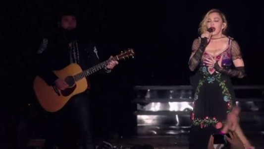 Madonna homenajeó a las víctimas de los atentados en París