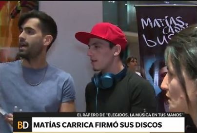 Matías Carrica firmó discos a sus fans