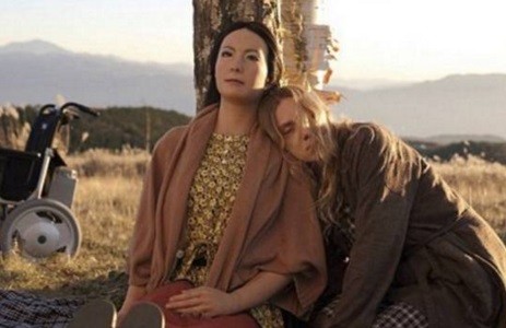 Furor en una exposición por la robot actriz