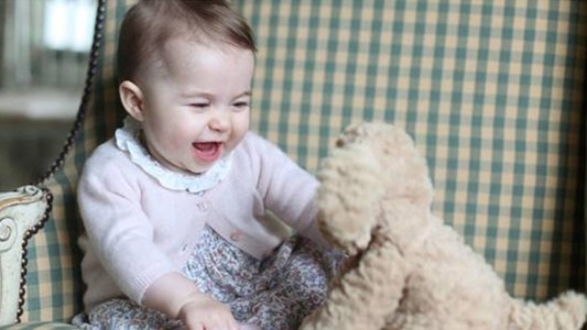 Se conocieron nuevas y tiernas imágenes de la princesa Charlotte