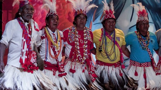 Despidieron al titular del Instituto Indígena de Paraguay por patear a una aborigen