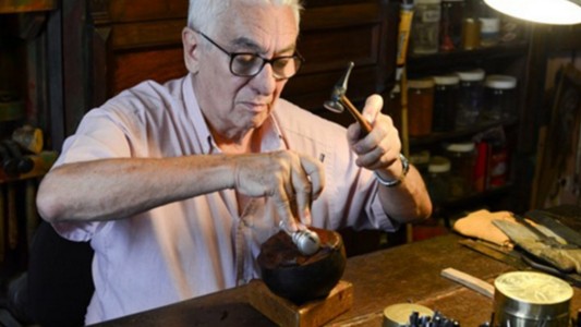 Pallarols denunció "amenazas" del Gobierno por el bastón presidencial