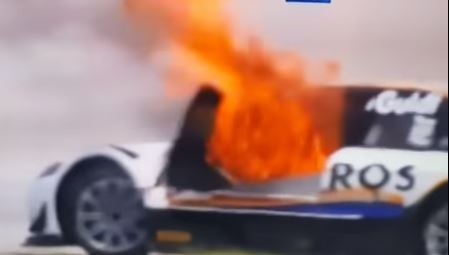 Un auto se prendió fuego en plena carrera del Top Race V6
