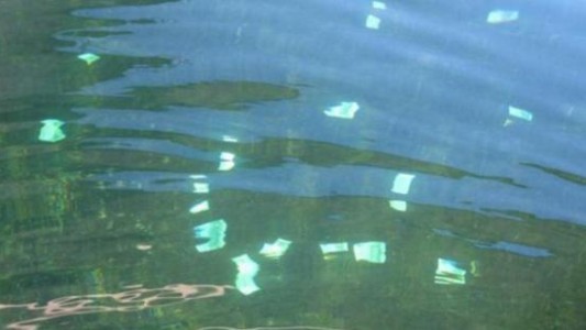 Hallan 100 mil euros flotando en un río de Austria