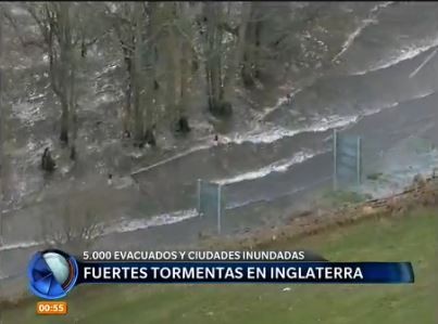 Inglaterra: escuelas y hospitales cerrados por inundaciones