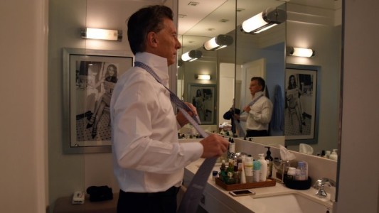 Quién es la mujer desnuda en el baño de Mauricio Macri