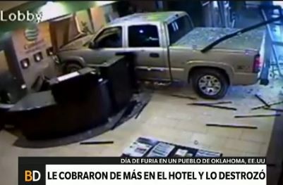 Le cobraron de más en el hotel y lo destrozó