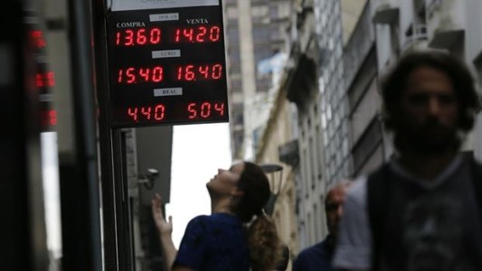 En efectivo, sólo se podrán comprar 500 dólares al mes