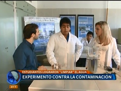 Experimento de alumnos secundarios contra la contaminación del agua