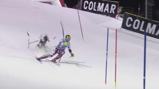 Video: cayó un dron en plena competencia de esquí y casi provoca una tragedia