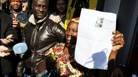 Un refugiado senegalés ganó 400 mil euros en la lotería de España
