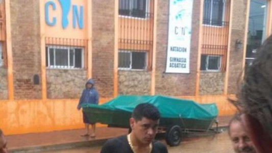 El jugador de Racing Gustavo Bou, pide ayuda para los inundados de su barrio en Concordia
