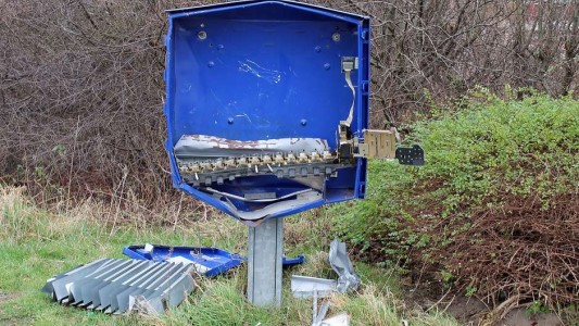 Murió al hacer explotar un dispensador de preservativos para robar la recaudación