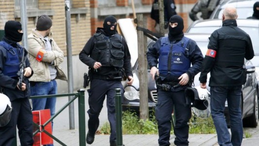 Escándalo en Bélgica: orgía entre soldados y policías mientras regía alerta por terrorismo