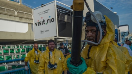 Río de Janeiro fumiga el sambódromo para evitar brotes de zika y dengue