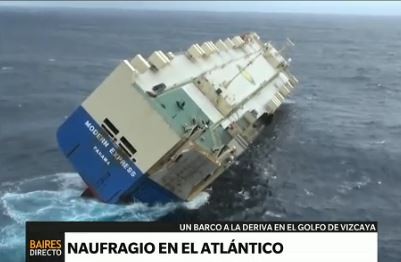 Escorado y a la deriva en el Océano Atlántico