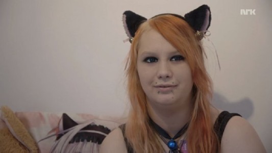 El extraño caso de la joven noruega que dice ser una gata en un cuerpo humano