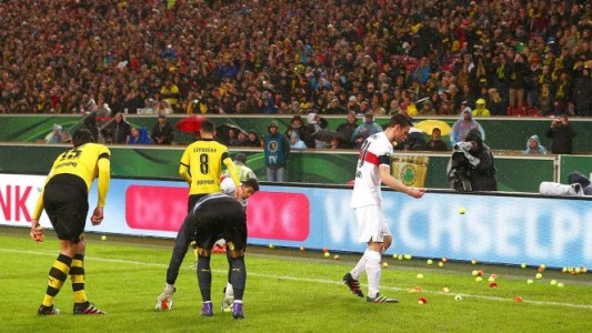 La curiosa protesta de los hinchas del Dortmund por el aumento de las entradas