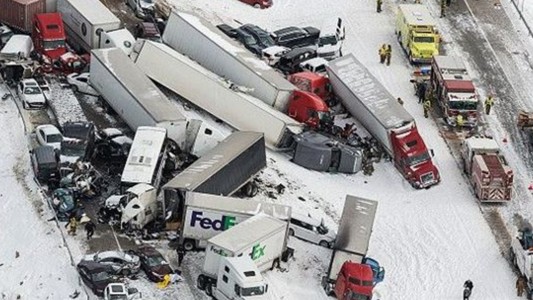 Choque múltiple de más de 50 autos en los Estados Unidos