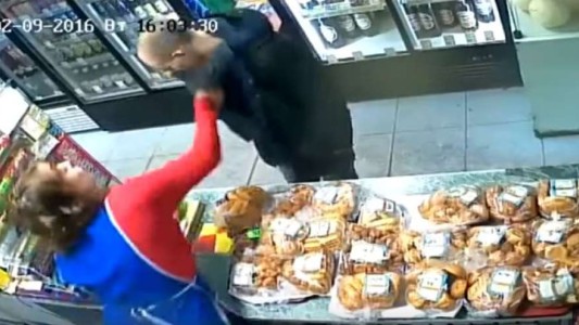 Rusia: se defiende de un ladrón con una calculadora