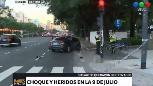 Tres heridos al chocar dos autos en la Av. 9 de Julio