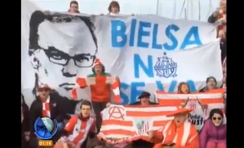 "Locura" de dos hinchadas por Bielsa en Europa