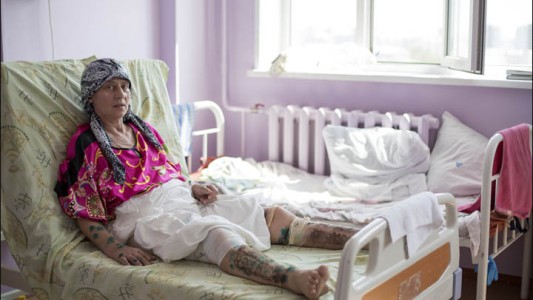 La mujer que fue atacada y enterrada por oso y vivió para contarlo