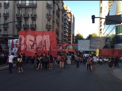 Corte en Callao y Corrientes pone a prueba el Protocolo antipiquetes