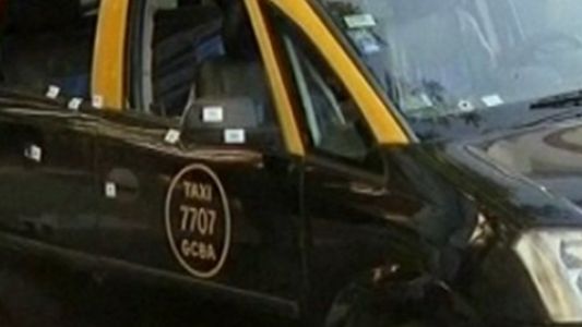 Ataque a balazos contra un taxi en Boedo: un muerto y dos heridos